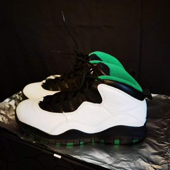 Jordan Other - Jordan 10 Retro Seattle size 9 with og box